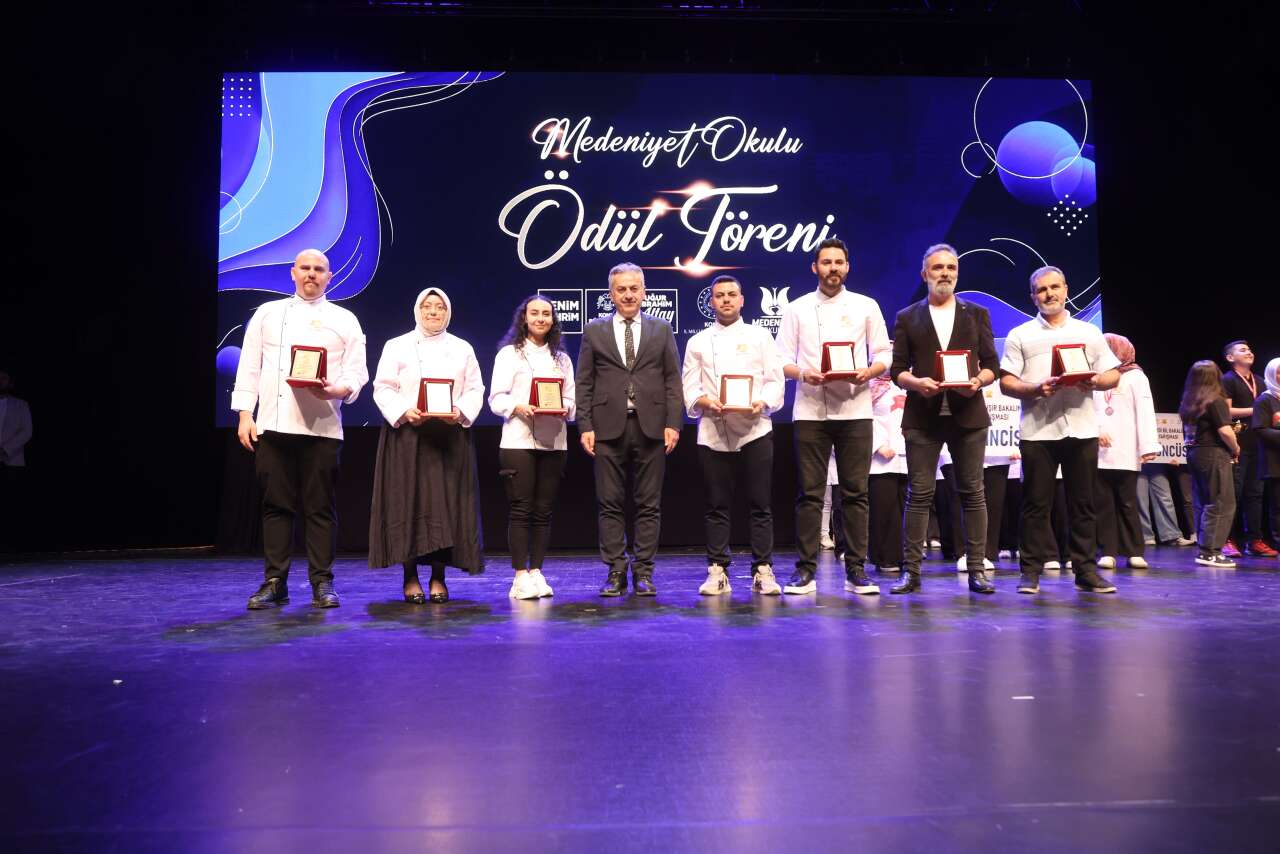 Konya Büyükşehir, öğrencilerle öğretmenleri Doğu ve Güneydoğu gezisine götürecek 10